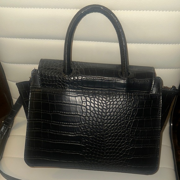 Elegant Black Crocodile-Embossed Handbag - Picture 2 of 4